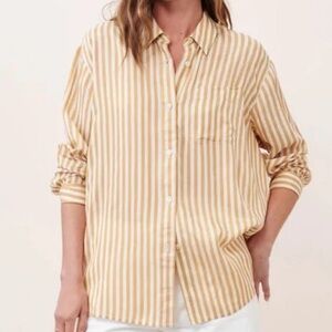 2/$15🍀 Stripe Button Down